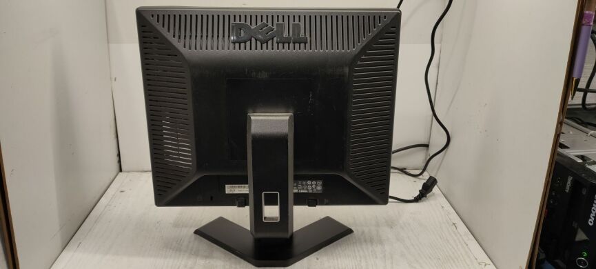 Монитор Dell E178FPv / 17" (1280x1024) TN / VGA / VESA 100x100 Монитор Dell E178FPv / 17" (1280x1024) TN / VGA / VESA 100x100