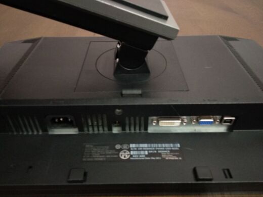 Монитор Dell P2011H / 20" (1600x900) TN / DVI, VGA, USB / VESA 100x100 Монитор Dell P2011H / 20" (1600x900) TN / DVI, VGA, USB / VESA 100x100