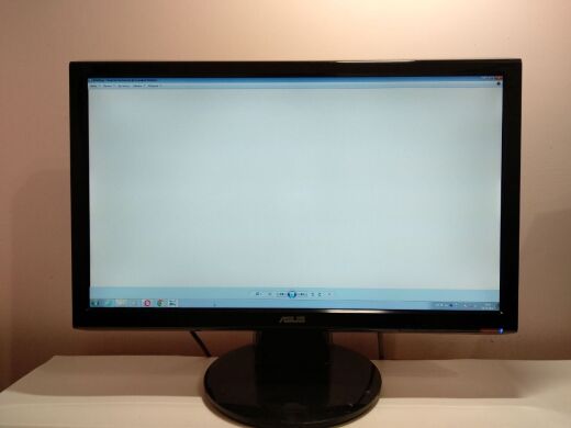 Монитор ASUS VH222D / 21.5" (1920x1080) TN / VGA / VESA 100x100 Монитор ASUS VH222D / 21.5" (1920x1080) TN / VGA / VESA 100x100