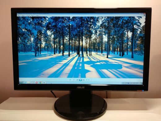 Монитор ASUS VH222D / 21.5" (1920x1080) TN / VGA / VESA 100x100 Монитор ASUS VH222D / 21.5" (1920x1080) TN / VGA / VESA 100x100
