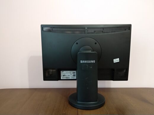Монитор Б-класс Samsung SyncMaster 2243EW / 22" (1680x1050) TN / DVI, VGA Монитор Б-класс Samsung SyncMaster 2243EW / 22" (1680x1050) TN / DVI, VGA