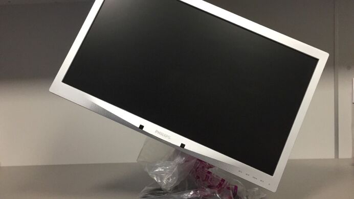 Philips 231P4U / 23" / 1920x1080 (16:9) / VGA, USB 3.0, LAN Philips 231P4U / 23" / 1920x1080 (16:9) / VGA, USB 3.0, LAN