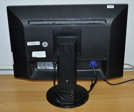 Монітор Б-клас Samsung SyncMaster 2253BW / 22" (1680x1050) TN / VGA, DVI + Кабелі підключення