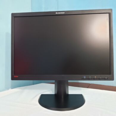 Lenovo LT2252pwA / 22" (1680x1050) 16:10 TN / DVI, VGA, DisplayPort, audio