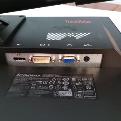 Lenovo LT2252pwA / 22" (1680x1050) 16:10 TN / DVI, VGA, DisplayPort, audio