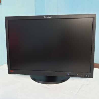 Lenovo LT2252pwA / 22" (1680x1050) 16:10 TN / DVI, VGA, DisplayPort, audio