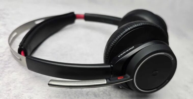 Беспроводная гарнитура Plantronics Voyager Focus UC B825 / Bluetooth 4.1 / 10 Ом / micro USB / черная