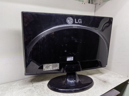 Монитор Б-класс LG Flatron W2453SQ-PF / 24" (1920x1080) TN / 1x VGA / Кабели в комплекте
