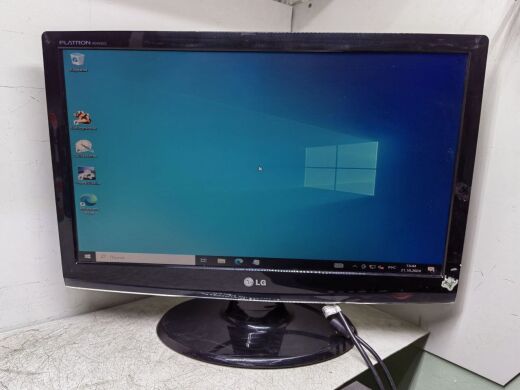 Монитор Б-класс LG Flatron W2453SQ-PF / 24" (1920x1080) TN / 1x VGA / Кабели в комплекте