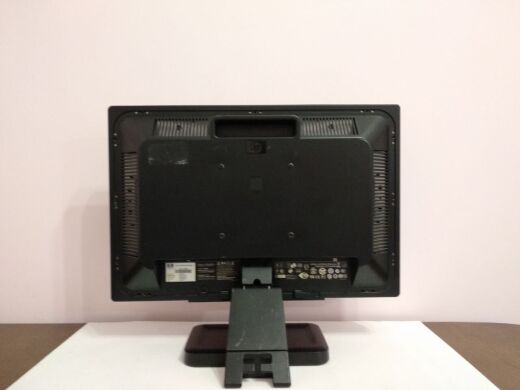 Монитор Б-класс HP LE1901w / 19" (1440x900) TN / VGA / VESA 100x100 Монитор Б-класс HP LE1901w / 19" (1440x900) TN / VGA / VESA 100x100