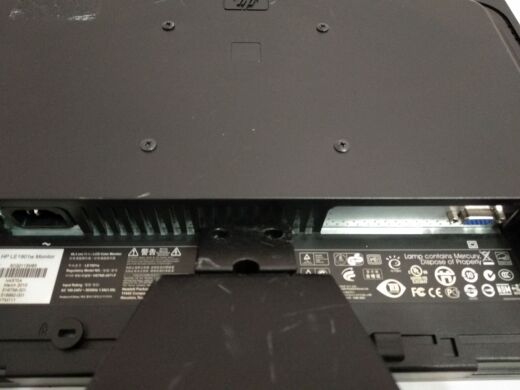 Монитор Б-класс HP LE1901w / 19" (1440x900) TN / VGA / VESA 100x100 Монитор Б-класс HP LE1901w / 19" (1440x900) TN / VGA / VESA 100x100