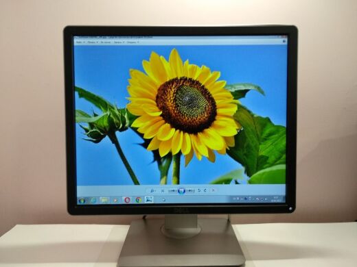 Монитор Dell P1914S / 19" (1280x1024) IPS / DVI, VGA, DisplayPort, USB / VESA 100x100