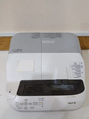 Проектор Epson EB-475Wi / LCD:3 P-Si TFT / 2600 ANSI / 3000:1 / WXGA (1280х800) / 16:10