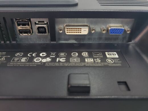 Монитор HP L1740 / 17" (1280x1024) TN CCFL / 1x DVI-I, 1x VGA, USB-Hub Монитор HP L1740 / 17" (1280x1024) TN CCFL / 1x DVI-I, 1x VGA, USB-Hub