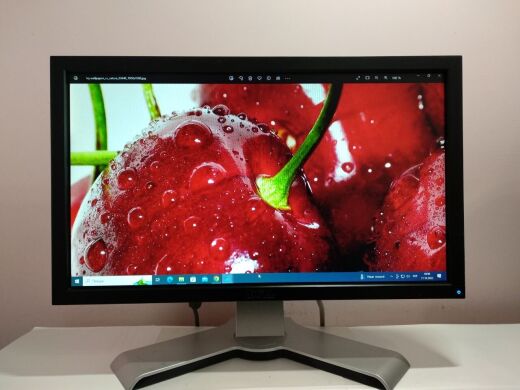 Монитор Б-класс Dell P2011H / 20" (1600x900) TN / DVI, VGA, USB / VESA 100x100 Монитор Б-класс Dell P2011H / 20" (1600x900) TN / DVI, VGA, USB / VESA 100x100