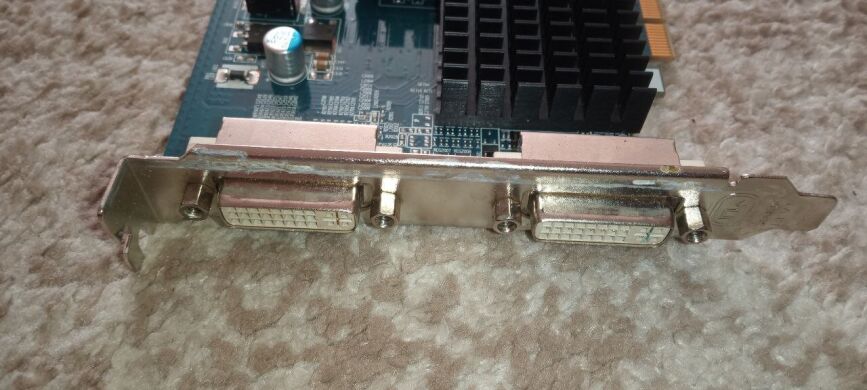 Дискретна відеокарта AMD Radeon HD 7350, 1 GB GDDR3, 64-bit / 2x DVI