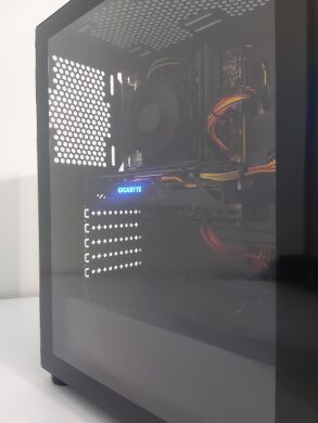Golden Field Phantom Tower New / Intel Core i5-4590 (4 ядра по 3.3 - 3.7 GHz) / 16 GB DDR3 (2x8GB) / 240 GB SSD new+500 GB HDD / AMD Radeon RX 580 4GB / 650W GameMax + Мышь Marvo M309 с игровой поверхностью