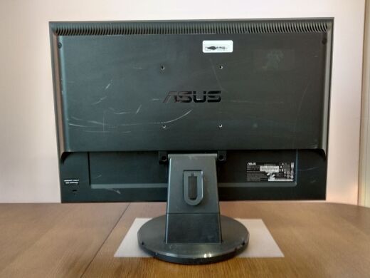 Монитор Asus VW225NL / 22" (1680x1050) TN+film / DVI, VGA / VESA 100x100 Монитор Asus VW225NL / 22" (1680x1050) TN+film / DVI, VGA / VESA 100x100