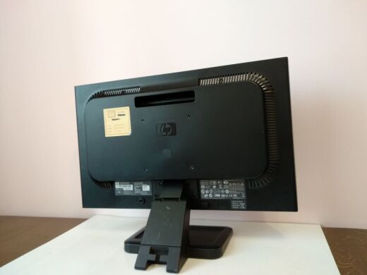 Монитор Б-класс HP LE2001w / 20" (1600x900) TN / VGA / VESA 100x100 Монитор Б-класс HP LE2001w / 20" (1600x900) TN / VGA / VESA 100x100