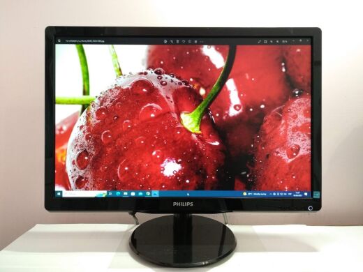 Монитор Б-класс Philips V-line 220V4L / 22" (1680x1050) TN / DVI, VGA / VESA 100x100 Монитор Б-класс Philips V-line 220V4L / 22" (1680x1050) TN / DVI, VGA / VESA 100x100