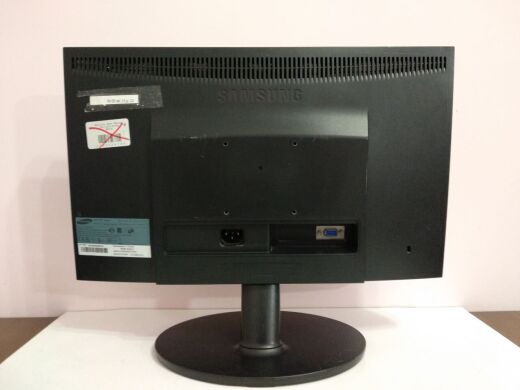 Монитор Б-класс Samsung SyncMaster E1920N / 18.5" (1366x768) TN / VGA / VESA 75x75 Монитор Б-класс Samsung SyncMaster E1920N / 18.5" (1366x768) TN / VGA / VESA 75x75