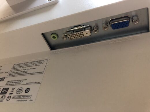 Fujitsu B22W-5 / 22" (1680x1050) / TFT TN / VGA, DVI / Встроенные колонки Fujitsu B22W-5 / 22" (1680x1050) / TFT TN / VGA, DVI / Встроенные колонки