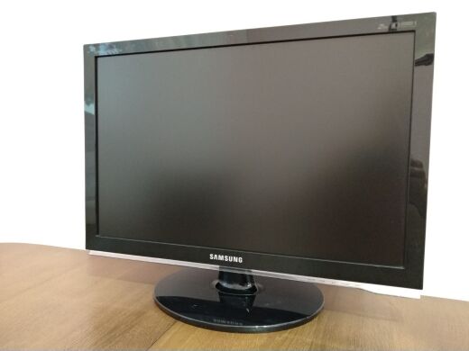 Монітор Samsung SyncMaster 2253LW / 22" (1680x1050) TN / DVI, VGA / VESA 100x100