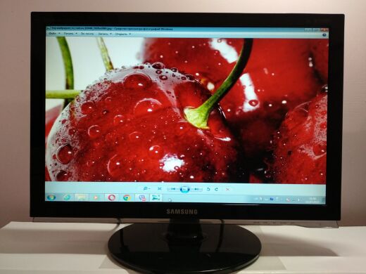 Монітор Samsung SyncMaster 2253LW / 22" (1680x1050) TN / DVI, VGA / VESA 100x100