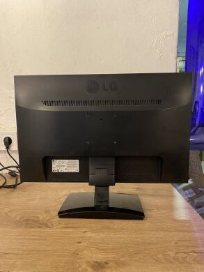 Монітор LG Flatron Е2241S / 21.5" (1920x1080) TN / VGA / VESA 75x75 