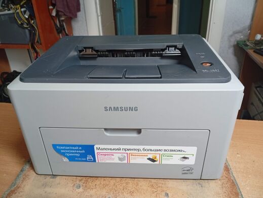 Принтер Samsung ML-1641 / Лазерная монохромная печать / 600x1200 dpi / A4 / 16 стр/мин / USB 2.0