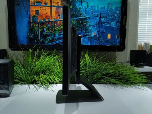 Монитор HP Z22i / 22" (1920x1080) AH-IPS / DVI, DisplayPort, VGA, USB Монитор HP Z22i / 22" (1920x1080) AH-IPS / DVI, DisplayPort, VGA, USB