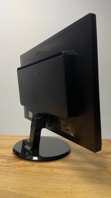 Монітор Philips 246V5LSB/00 / 24" (1920x1080) TN / DVI, VGA