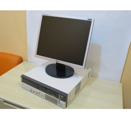 Fujitsu-Siemens Scenic E600 SSF / Intel Pentium 4 (2.6GHz) / 1GB DDR1 / 40GB HDD + монитор / 17' / 1024x768 + клавиатура, мышка + кабеля