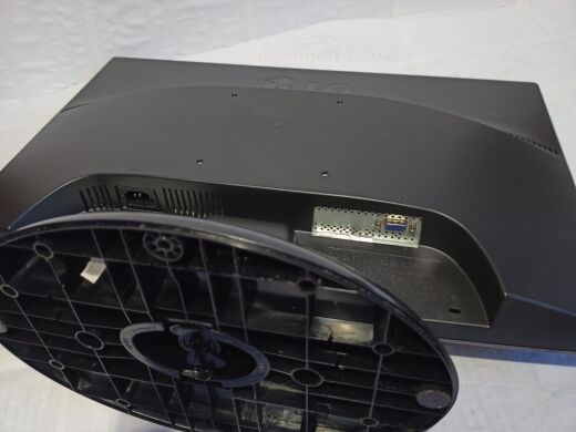 Монітор LG W2243S-PF / 22" (1920x1080) TN / VGA / VESA 100x100
