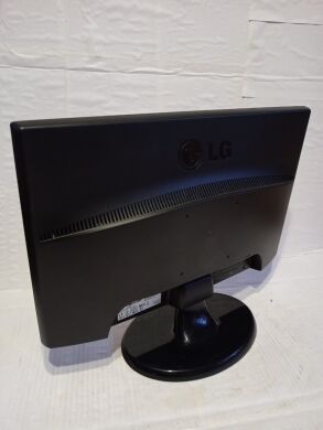 Монітор LG W2243S-PF / 22" (1920x1080) TN / VGA / VESA 100x100