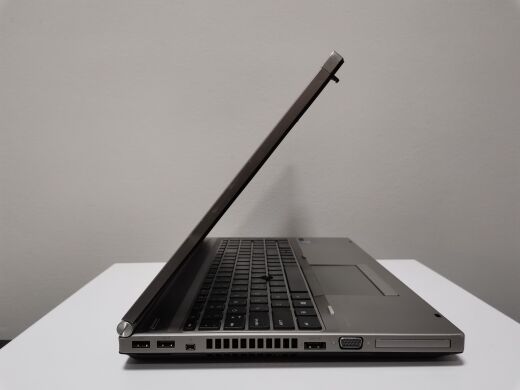 Hewlett-Packard EliteBook 8570p / 15.6' (1600x900) TN / Intel Core i7-3520M (2 (4) ядра по 2.9 - 3.6 GHz) / 8 GB DDR3 / 240 GB SSD / AMD Radeon HD 7570M 1 GB / DVD, web-cam