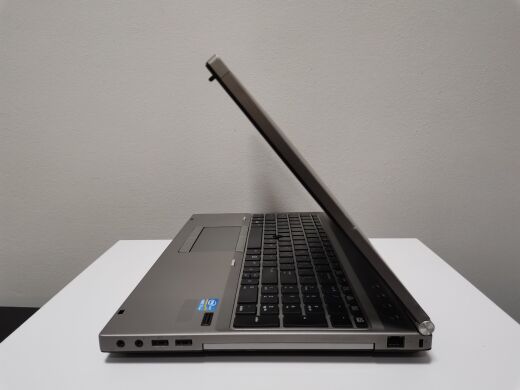 Hewlett-Packard EliteBook 8570p / 15.6' (1600x900) TN / Intel Core i7-3520M (2 (4) ядра по 2.9 - 3.6 GHz) / 8 GB DDR3 / 240 GB SSD / AMD Radeon HD 7570M 1 GB / DVD, web-cam