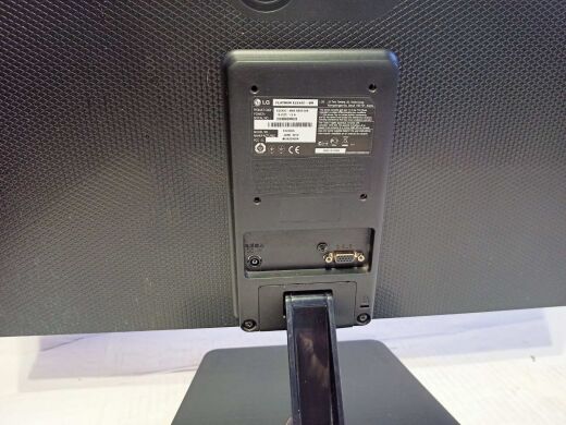 Монитор Б-класс LG E2242C-BN / 21.5" (1920x1080) TN+film / VGA / VESA 75x75 