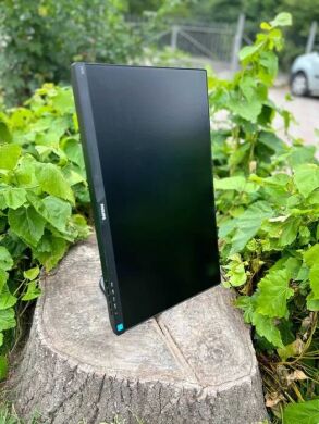 Монитор Philips 243S7E / 24" (1920x1080) IPS / VGA, DisplayPort / VESA 100x100 Монитор Philips 243S7E / 24" (1920x1080) IPS / VGA, DisplayPort / VESA 100x100