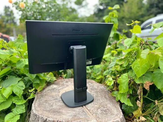 Монитор Philips 243S7E / 24" (1920x1080) IPS / VGA, DisplayPort / VESA 100x100 Монитор Philips 243S7E / 24" (1920x1080) IPS / VGA, DisplayPort / VESA 100x100
