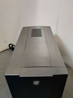 ИБП APC Back-UPS 750VA (BC750-RS) / 230 V / 750 VА / 415W / 4 выхода / АКБ
