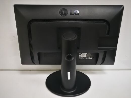 LG 24MB35PM / 23.8" (1920x1080), 16:9, AH-IPS WLED / DVI, VGA / встроенные колонки / проф. нога