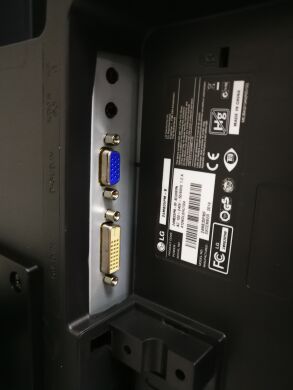 LG 24MB35PM / 23.8" (1920x1080), 16:9, AH-IPS WLED / DVI, VGA / встроенные колонки / проф. нога