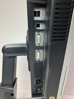 Монитор HP LP2465 / 24" (1920x1200) S-PVA / DVI, USB / VESA 100x100 Монитор HP LP2465 / 24" (1920x1200) S-PVA / DVI, USB / VESA 100x100
