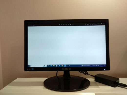 Монитор Samsung S19A300N / 18.5" (1366x768) TN / VGA + Блок питания Монитор Samsung S19A300N / 18.5" (1366x768) TN / VGA + Блок питания