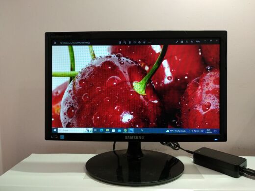 Монитор Samsung S19A300N / 18.5" (1366x768) TN / VGA + Блок питания Монитор Samsung S19A300N / 18.5" (1366x768) TN / VGA + Блок питания