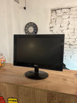 Монітор LG Flatron E1940S / 19" (1366x768) TN / VGA 