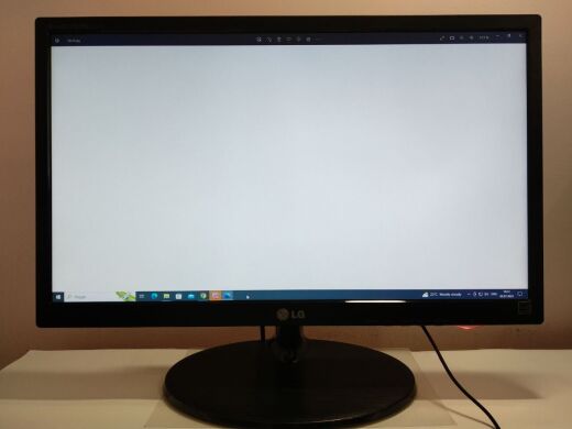 Монитор LG Flatron E2242C-BN / 21.5" (1920x1080) TN+film / VGA / VESA 75x75 + Блок питания