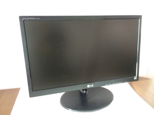 Монитор LG Flatron E2242C-BN / 21.5" (1920x1080) TN+film / VGA / VESA 75x75 + Блок питания