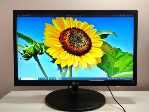 Монитор LG Flatron E2242C-BN / 21.5" (1920x1080) TN+film / VGA / VESA 75x75 + Блок питания